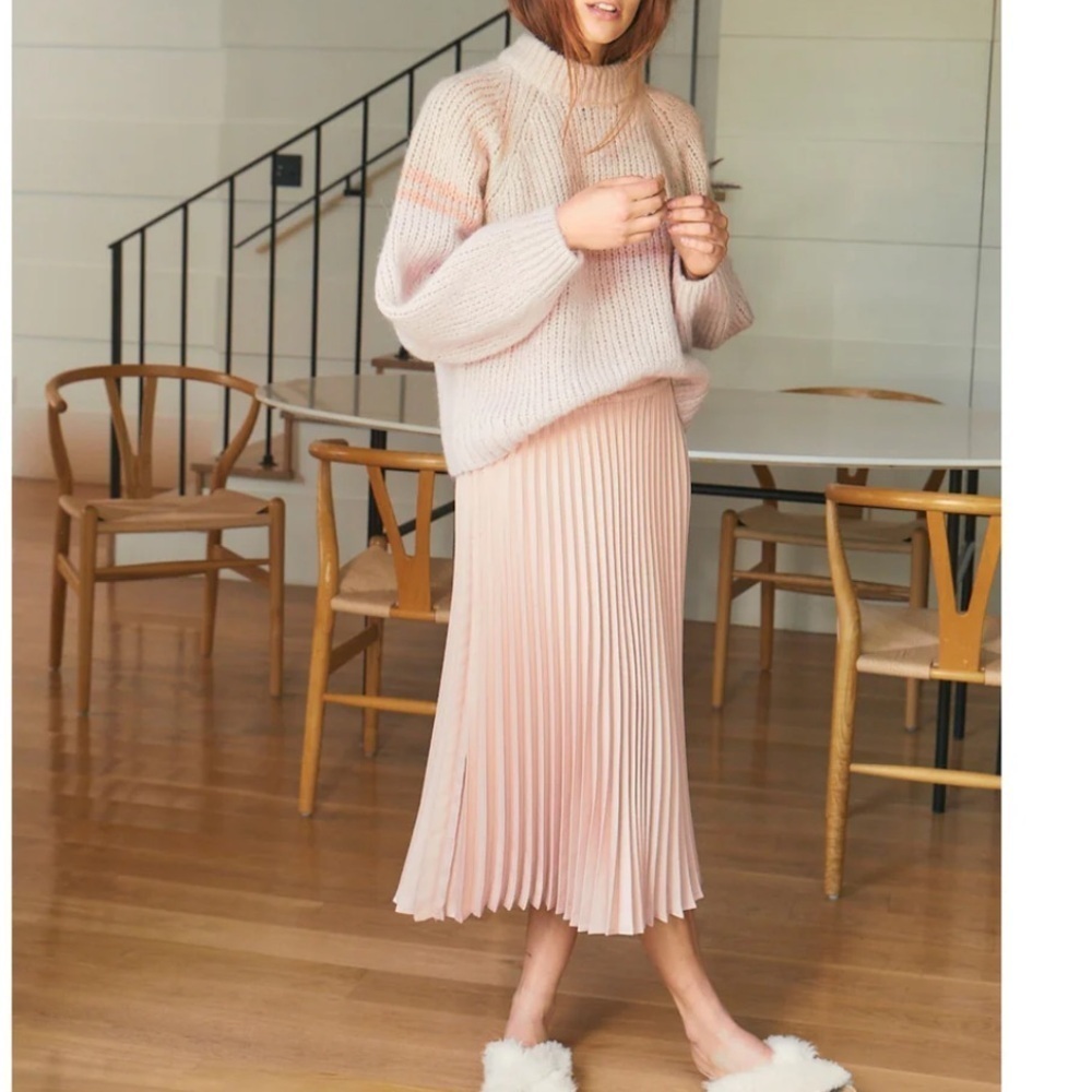 Xirena "Sienna" Pink Pleated Skirt, size Medium